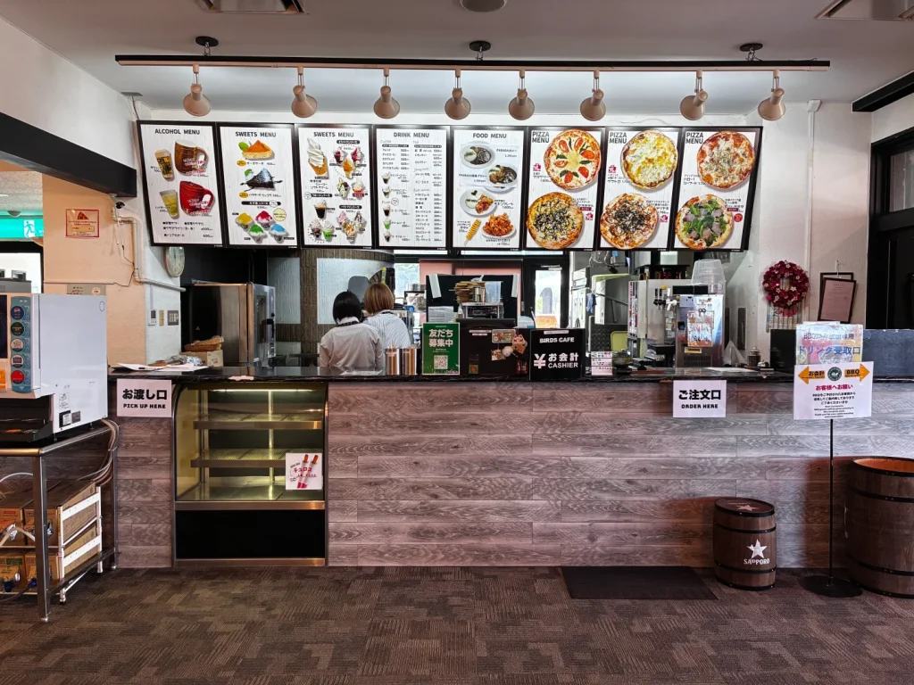 【佐久】パラダ「バーズカフェ」で薪窯ピザ＆スキー場カレーを堪能！セルフサービスのアットホームカフェ