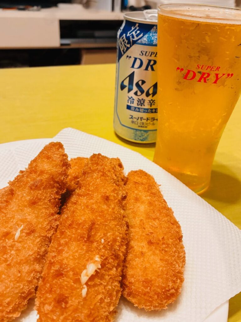 ツルヤのささみチーズフライ。断面からチーズがのぞく