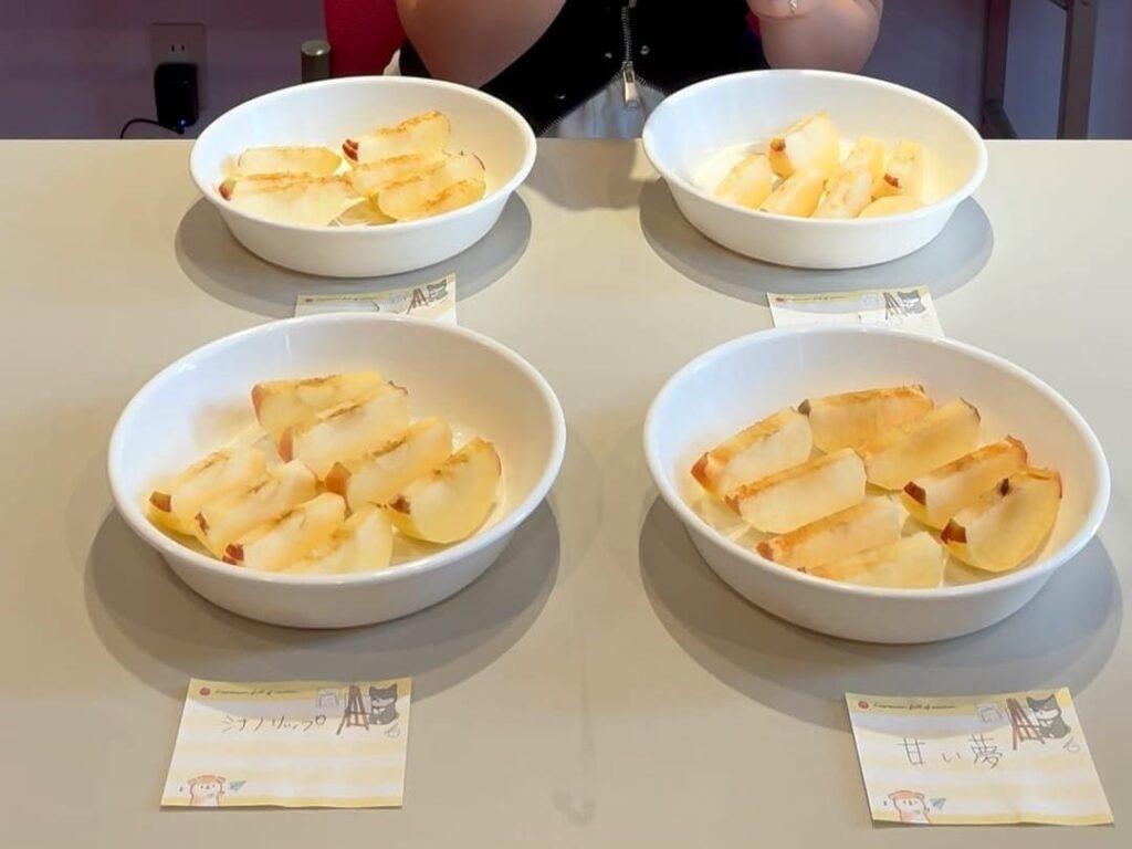 カットしたシナノリップと甘い夢を並べた比較写真