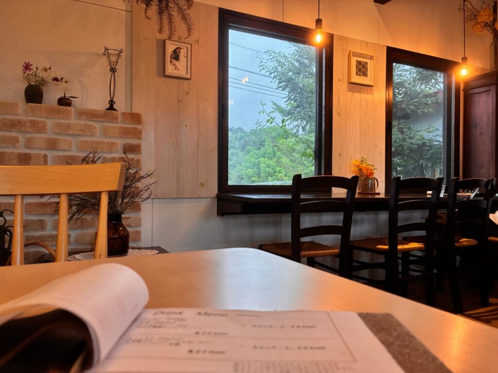 とても居心地の良いCafe Labasの店内