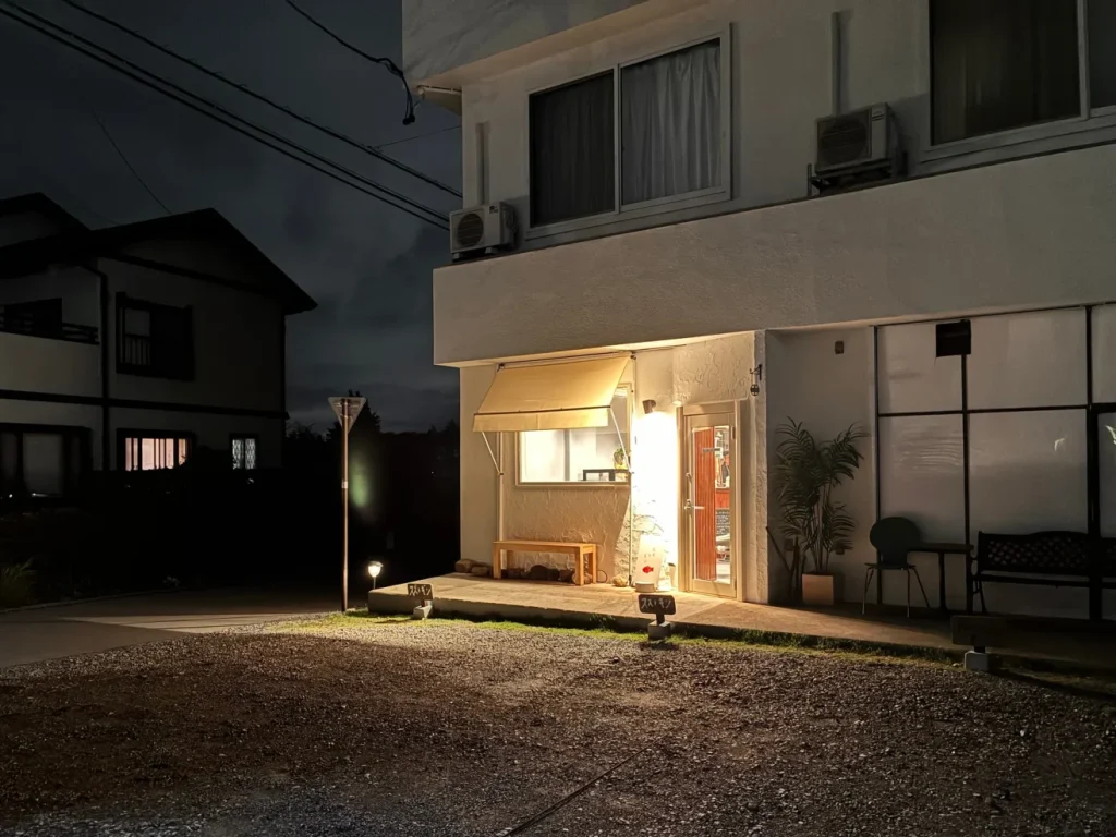 スズトギンのお店の夜の外観