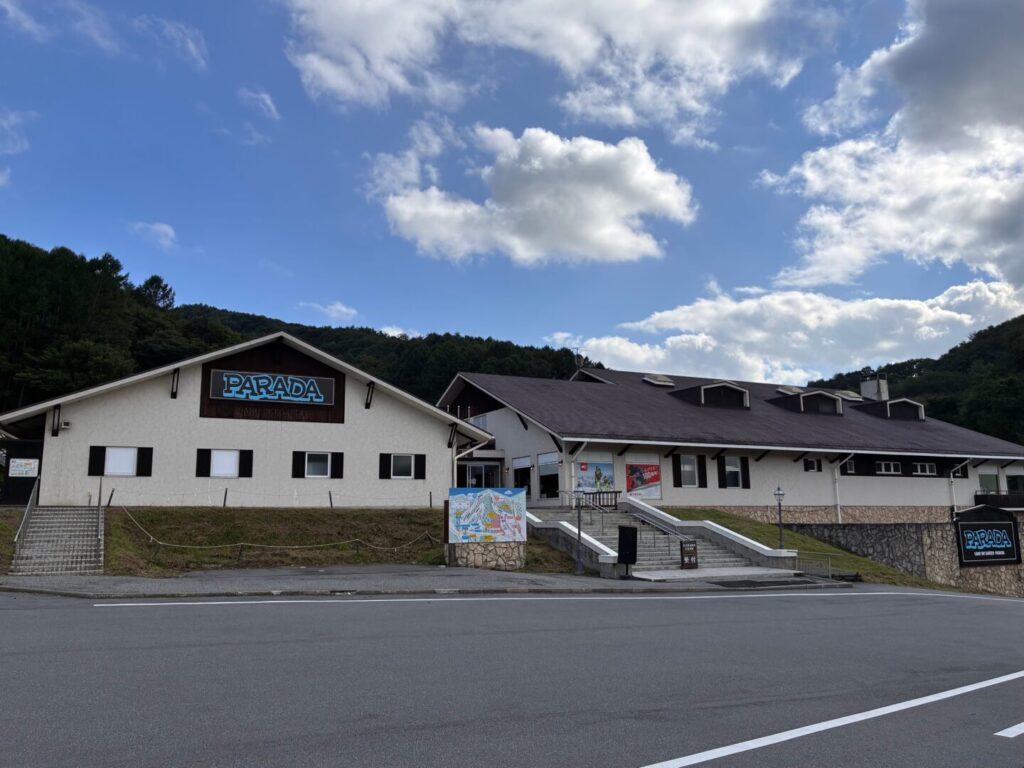 北パラダのセンターハウスがある建物