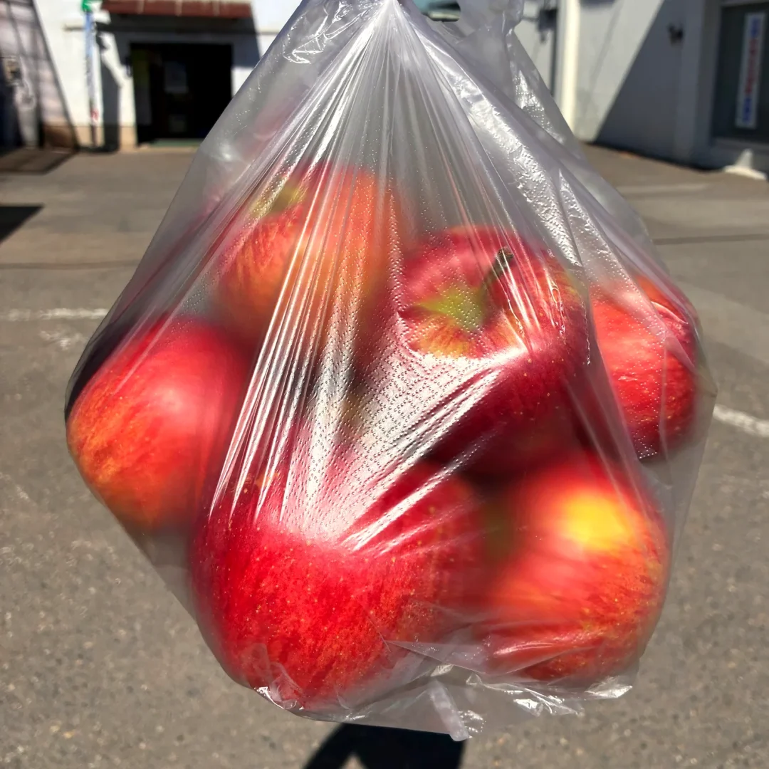 ビニール袋にぎっしり入ったシナノスイート